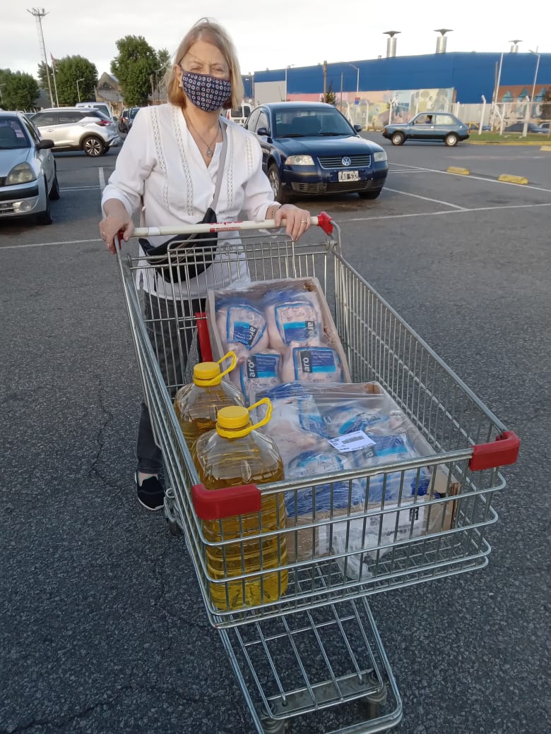 Entrega de alimentos al Club Sportivo Pereyra en Barracas
